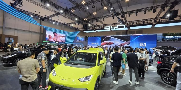 GIIAS 2025 Catat Rekor Pengunjung, Namun Kenapa Transaksi Jadi Pertanyaan Besar?