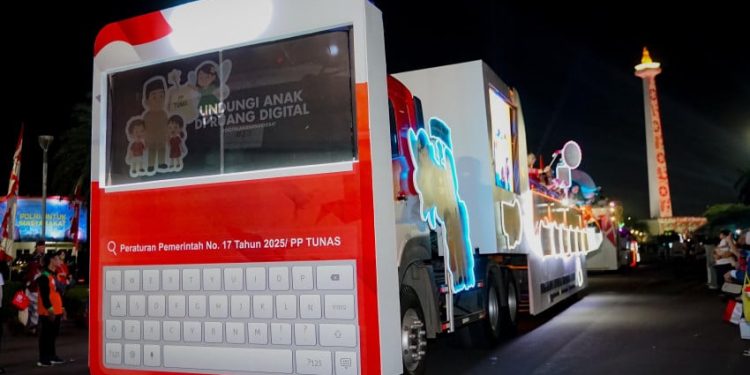 Kendaraan Hias Memeriahkan Parade HUT ke-80 Indonesia