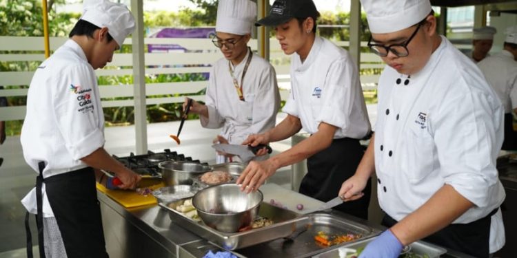 Mahasiswa Malaysia Menyusuri Beragam Kuliner dan Budaya di Indonesia