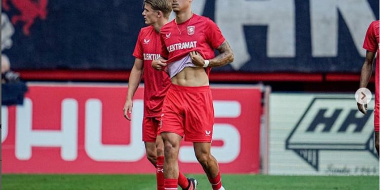 Mees Hilgers Didekati Crystal Palace, FC Twente: Saya Tidak Tahu!