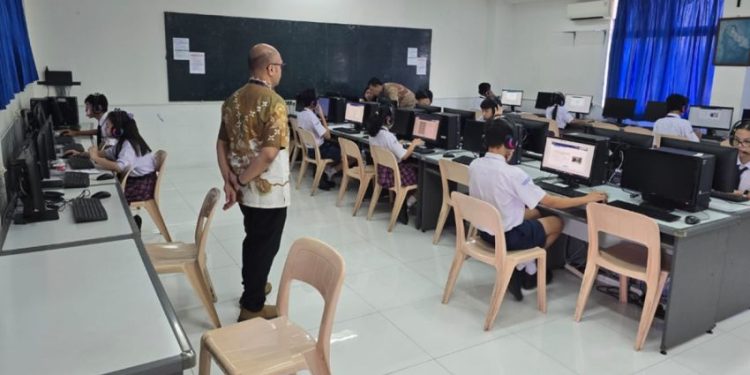 Sekolah di Jakarta Pecahkan Rekor MURI Asesmen Bahasa Inggris Online