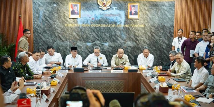 Rapat Satgas Pembentukan Koperasi Desa Merah Putih Bersama Gubernur di Bali