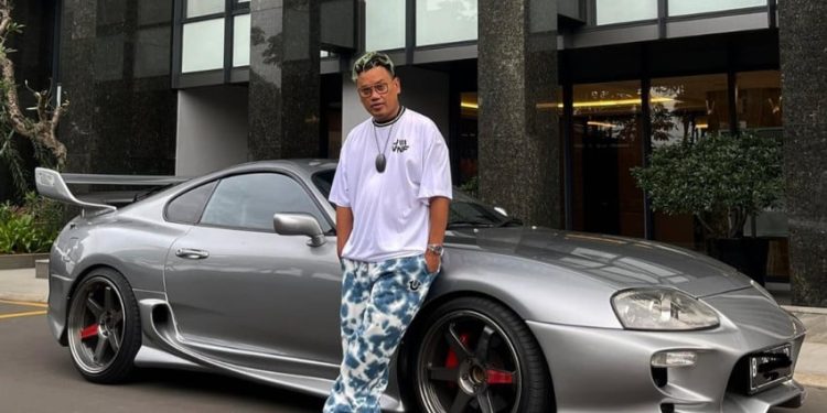 Mengintip Garasi Miliaran Uya