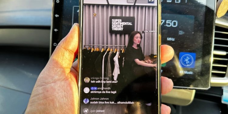 TikTok Kembali Aktif, Pedagang Online Bergembira, Pembeli Menanti!