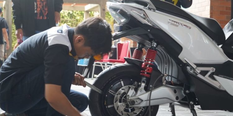 Subsidi Pemerintah Tidak Jelas, Produsen Motor Listrik Berikan Diskon dan Layanan Jemput Bola