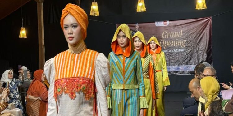 Tenun Gaya Wignyo Rahadi Menceritakan Khas Nusantara dalam Setiap Motif Desain