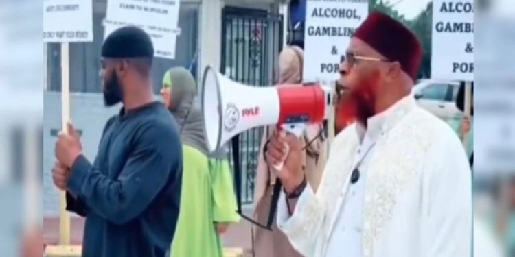 Texas Larang Penerapan Hukum Syariah Islam Setelah Video Viral Ulama Minta Toko Tak Jual Daging Babi