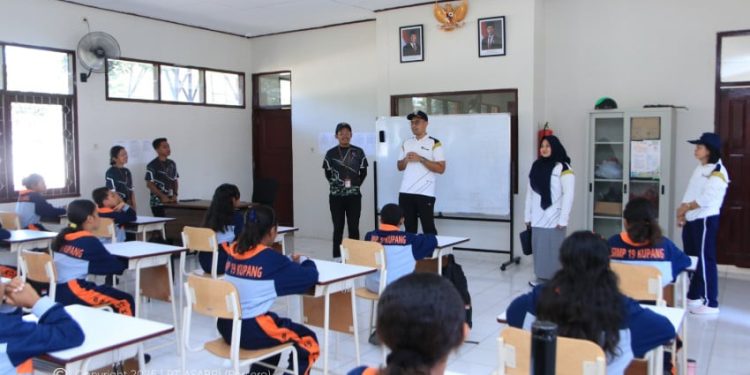 Peduli Pendidikan Siswa Prasejahtera di Kupang oleh Asabri