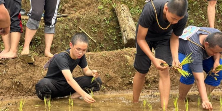 Belajar Hidup di Desa Siswa SMA Jalani Trip Observasi 2025