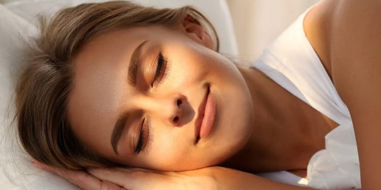 Alasan Perempuan Memerlukan Waktu Tidur Lebih Lama Dibandingkan Pria