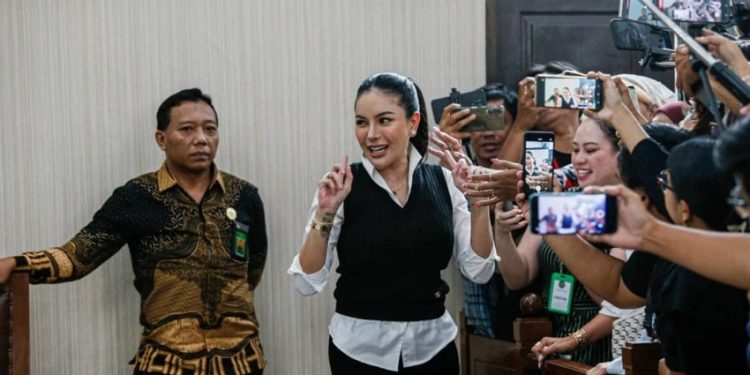Nikita Mirzani Sidang Vonis Hari Ini, Apakah Lebih Berat dari Tuntutan Jaksa?
