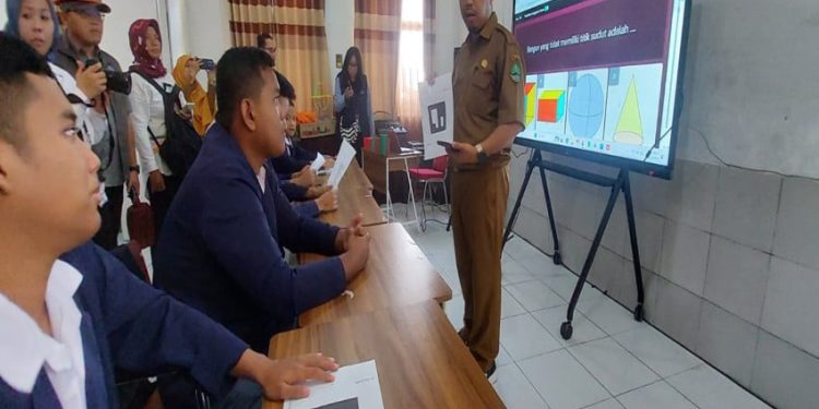 Papan Interaktif Digital di SLB Triguna Memudahkan Siswa Berkebutuhan Khusus Akses Teknologi