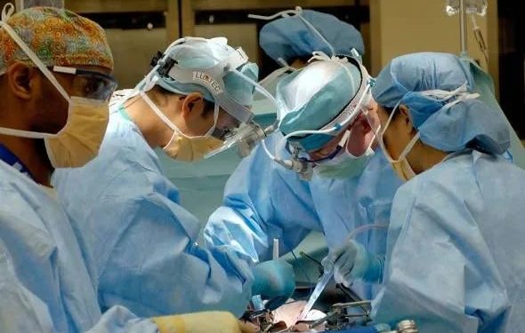 Rumah Sakit di Arab Saudi Lakukan Operasi Tumor Otak Robotik Pertama di Dunia