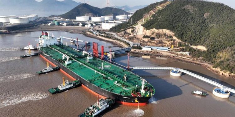 Kilang China Jauhi Minyak Rusia Usai Sanksi Baru AS
