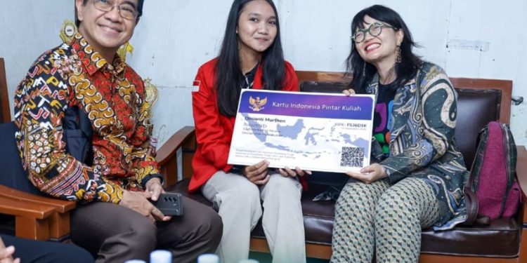 Kisah Dinianti, Lolos KIP dan Kini Kuliah Kedokteran Hewan di Unhas