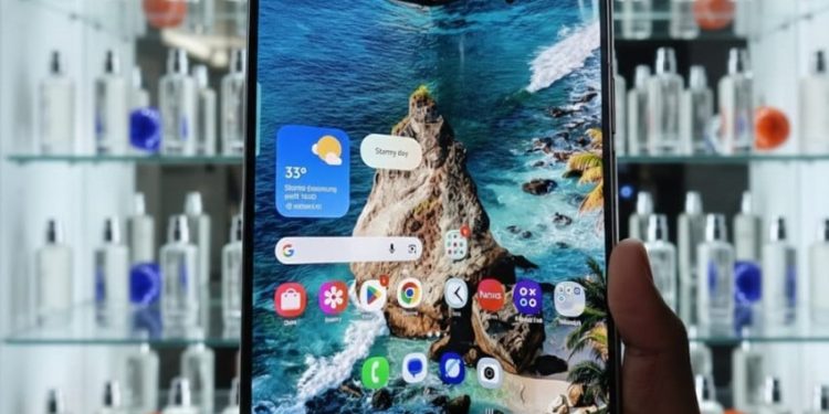 Jual Otak AI di Galaxy Z Fold7, Analisis Pasar Langsung Jadi Draft Presentasi