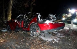Tewas Karena Pintu Mobil Tak Bisa Dibuka, Mobil Tergugat