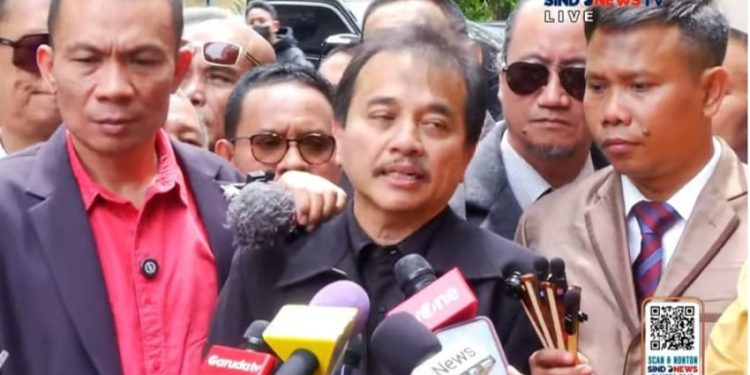 Tiba di Polda Metro, Roy Suryo Mengatakan Kami Tahu Akan Dikriminalisasi