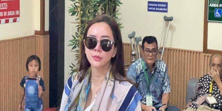 Aura Kasih Hadiri Pengadilan Agama Jakarta Selatan, Apa yang Terjadi?