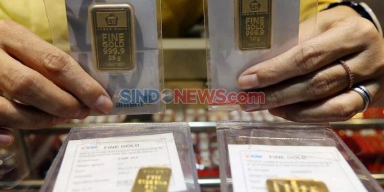 Harga Emas Antam Hari Ini Naik Menjadi Rp2415000 per Gram