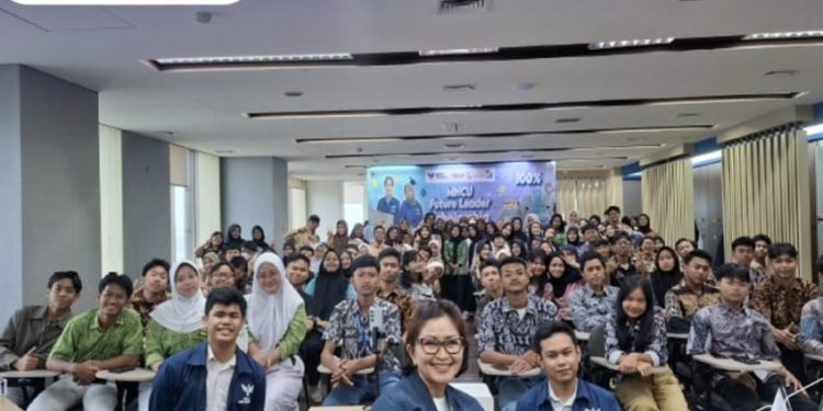 Seminar Kepemimpinan Berdaya Melalui Literasi Keuangan untuk Calon Pemimpin Muda
