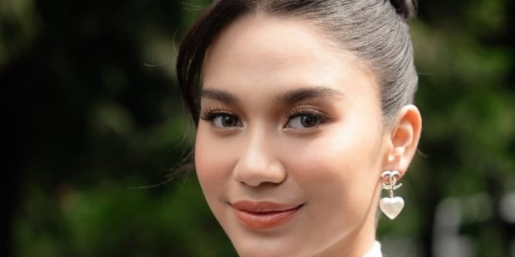 Pakaian Melayat Azizah Salsha di Rumah Duka Ayah Arhan Jadi Sorotan, Kenapa?