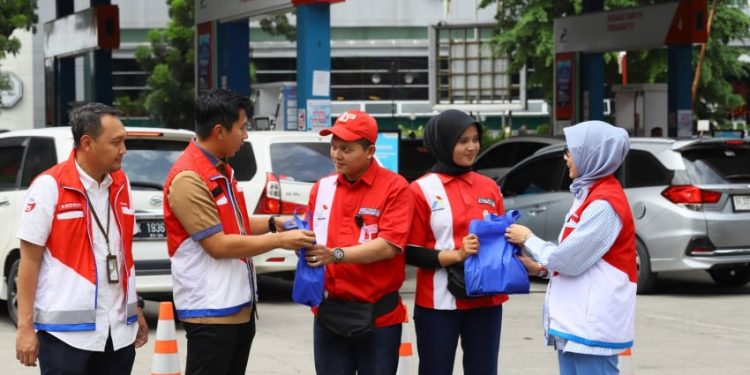 Sumbangan Pertamina Patra Niaga Sumbagut untuk 400 Operator SPBU di Medan