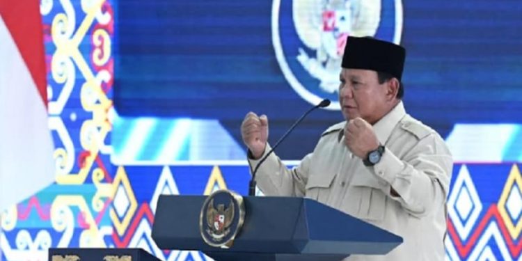 Canda Prabowo Senang Panglima TNI dan Kapolri Tak Pelit Naik Pangkat untuk Anggota Berprestasi