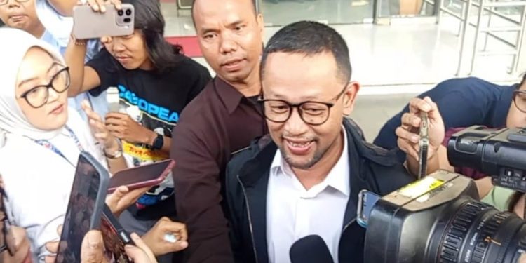 Diperiksa Terkait Korupsi Kuota Haji, Mantan Stafsus Gus Alex Enggan Berkomentar
