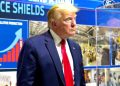 Karyawan yang Diberi Jari Tengah oleh Trump Terkena Sanksi