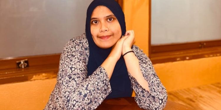 Kisah Inspiratif Fathiyyah Azizah, Konsistensi Dosen Muda dalam Meniti Karier