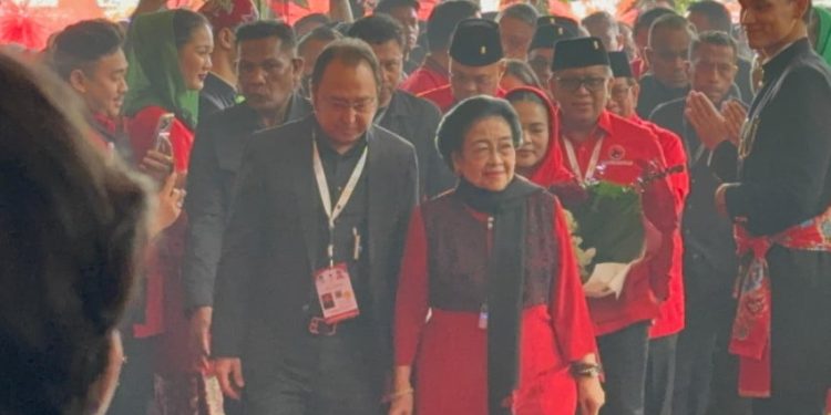 Megawati dan Prananda Prabowo Tiba di Arena Rakernas PDIP