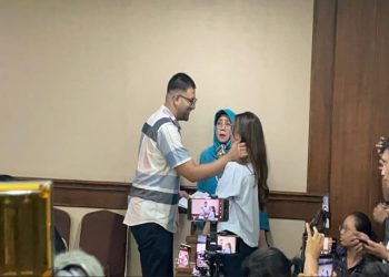 Momen Romantis Ammar Zoni Elus Pipi Dokter Kamelia Bikin Pengunjung Terharu