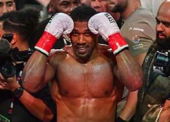 Petinju Anthony Joshua Pensiun Setelah Kecelakaan Mobil?