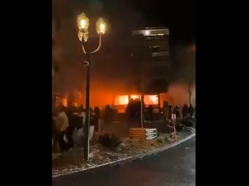 Kebakaran Tewaskan Beberapa Orang di Kota Resor Ski Swiss saat Rayakan Tahun Baru