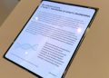 Layar Ajaib Tanpa Lipatan Diperkenalkan di CES 2026, Siap Digunakan di iPhone Fold?