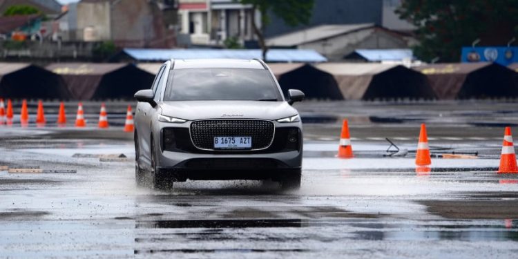 Genangan 60cm Bisa Dilewati dan Parkir Sendiri Tanpa Supir