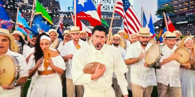 Bad Bunny Menghadirkan Momen Bersejarah di Super Bowl dengan Aksi Lamaran Dua Sejoli