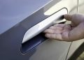 Berisiko bagi Penumpang, China Tetapkan Standar Baru untuk Gagang Pintu Mobil