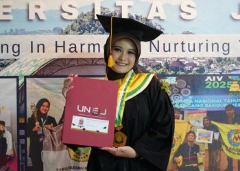Kisah Lulusan Terbaik UNEJ dan Calon Dokter Gigi Nadiya