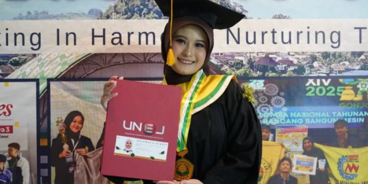 Kisah Lulusan Terbaik UNEJ dan Calon Dokter Gigi Nadiya
