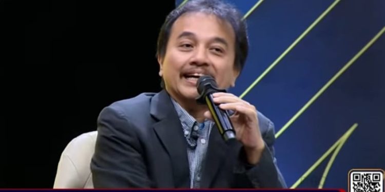 Bandingkan Suara Habibie dan Foto Gus Dur dengan Ijazah Jokowi versi Roy Suryo